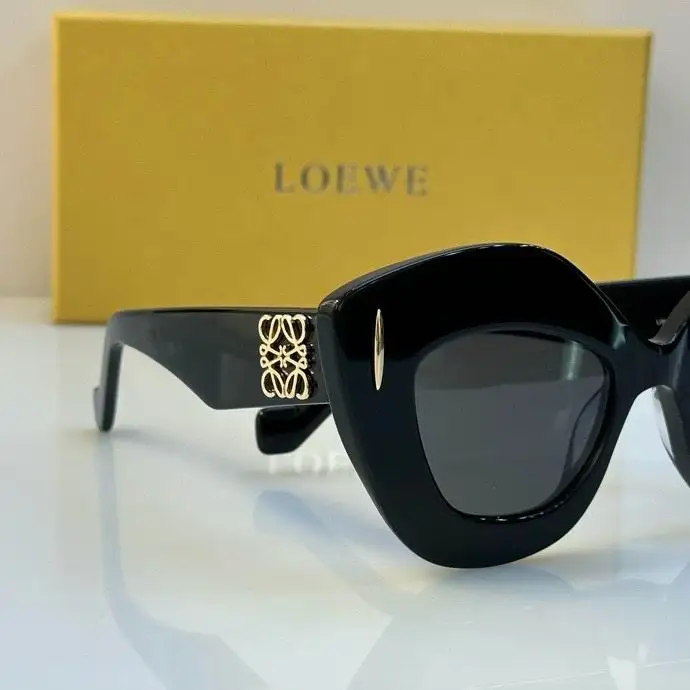 Loewe Glasses (16)